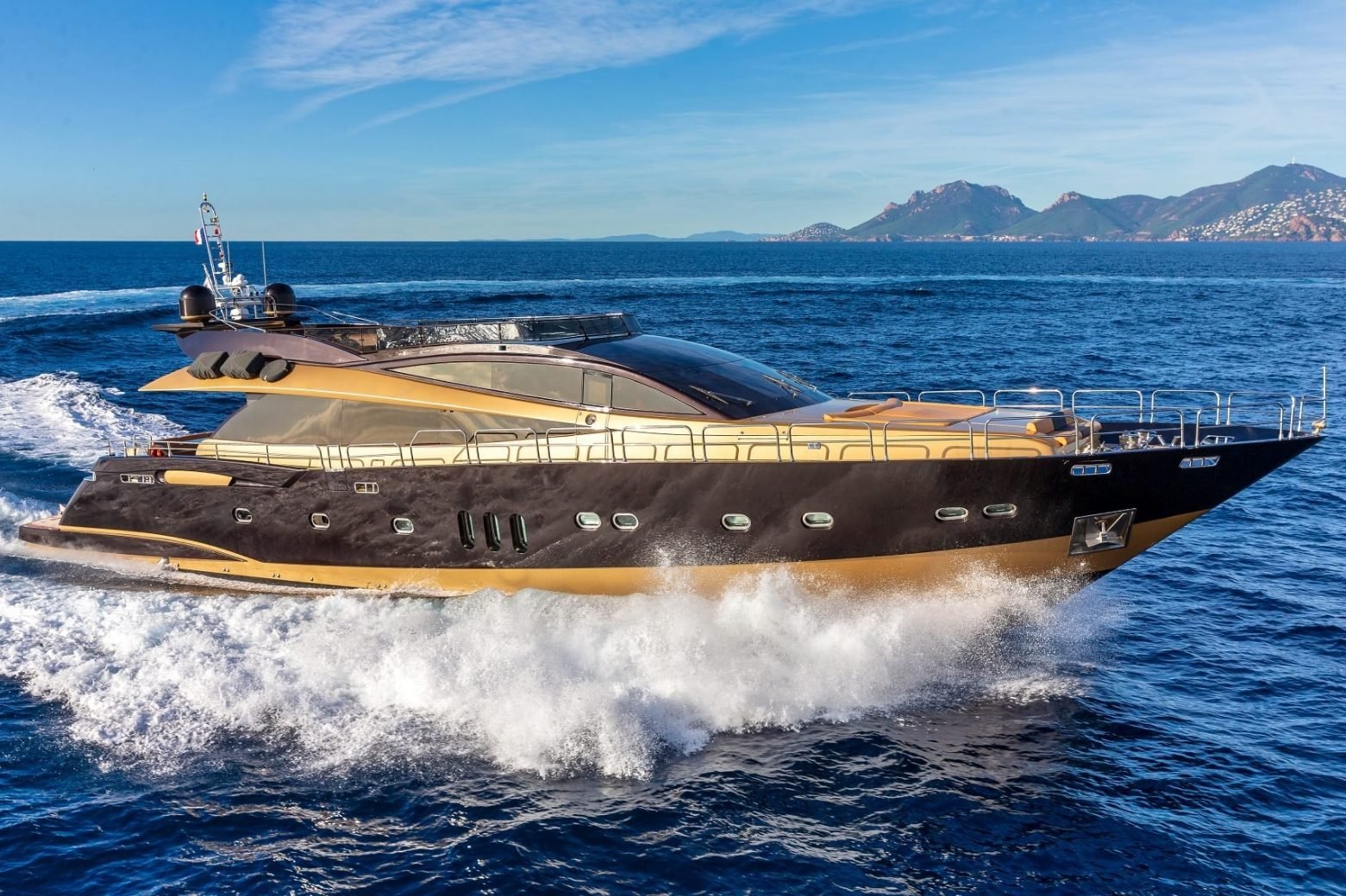 yacht rent in monaco